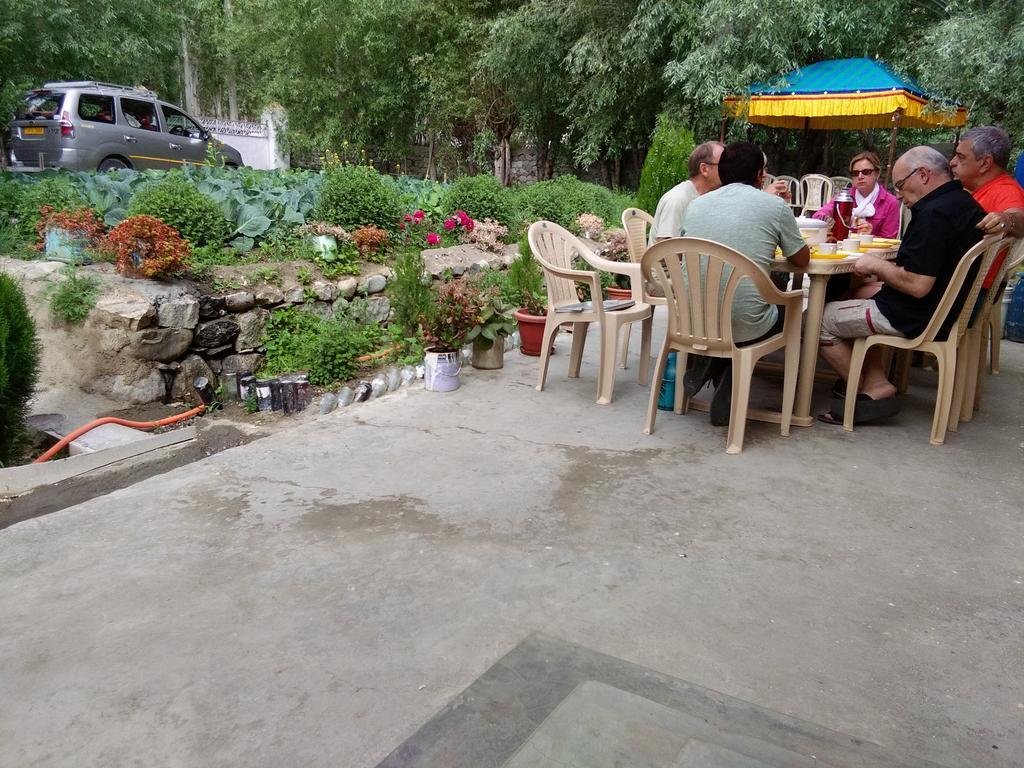 Galaxy Guest House Hundar Екстер'єр фото